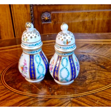 ОЧАРОВАТЕЛЬНЫЕ ПАРНЫЕ СОЛОНКИ или СОЛЬ/ПЕРЕЦ, ФАРФОР, ДРЕЗДЕН, ГЕРМАНИЯ, НАЧАЛО ХХ ВЕКА