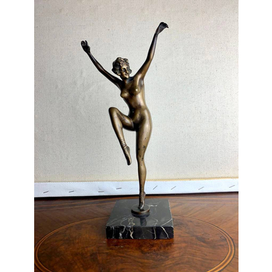 СТАТУЭТКА БРОНЗОВАЯ В СТИЛЕ ART DECO НА МРАМОРНОЙ ПОДСТАВКЕ, 1920-30 гг, ИТАЛИЯ