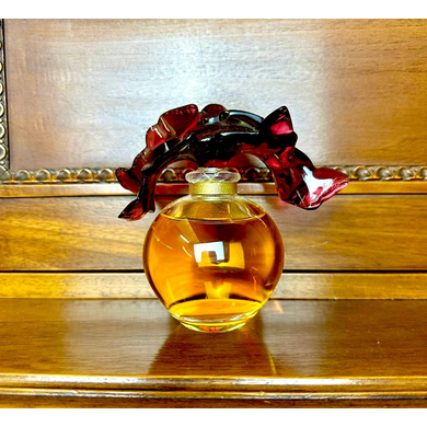 Флакон Lalique с парфюмом Lalique Edition Limitee 2011.