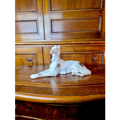 Фарфоровая статуэтка борзой